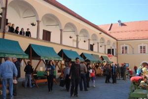 Vabilo na Pozdrav pomladi na tržnici Grad Rače 4